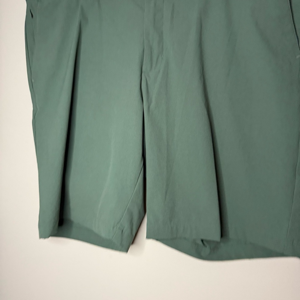 TOMMY BAHAMA Barbados Pro IslandZone® 10-Inch Shorts in Dark Jade - Picture 3 of 11